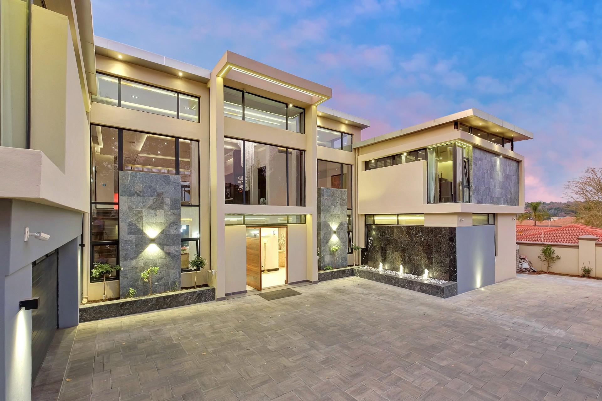 6 Bedroom House for Sale in Morningside | Sandton - South Africa | IA0002070375 | www.paulmartinsmith.com