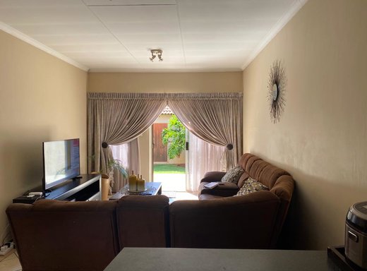 2 Schlafzimmer Einfamilienhaus zum Kauf in Mooikloof Ridge