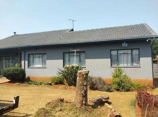 3 Schlafzimmer Haus zum Kauf in Olifantsfontein