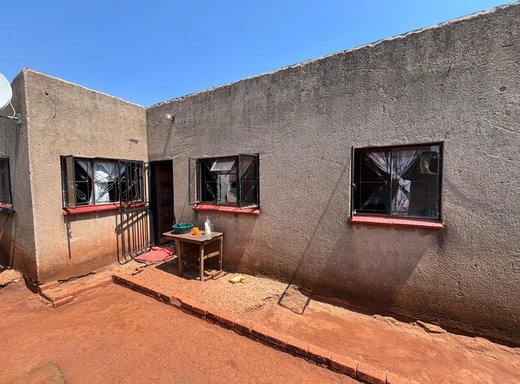 2 Schlafzimmer Haus zum Kauf in Tembisa