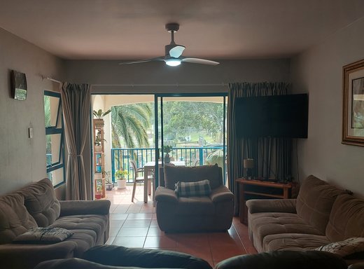 3 Schlafzimmer Wohnung zum Kauf in Uvongo Beach