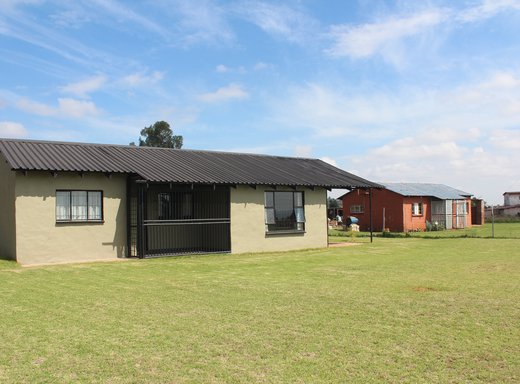 3 Schlafzimmer Farm zum Kauf in Westonaria Rural