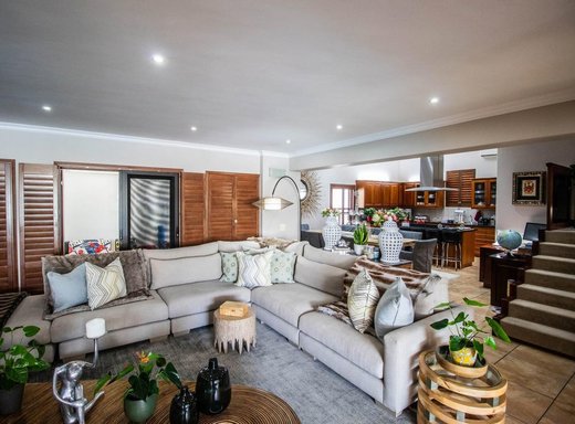 4 Schlafzimmer Haus zum Kauf in De Zalze Winelands Golf Estate
