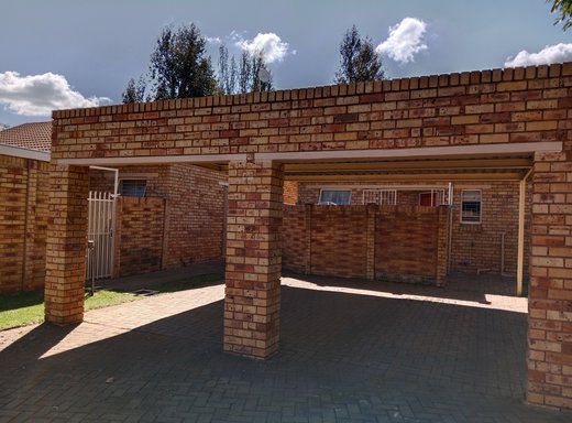 3 Schlafzimmer Reihenhaus zur Miete in Quaggafontein