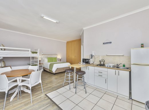 8 Schlafzimmer Haus zum Kauf in Durbanville Central