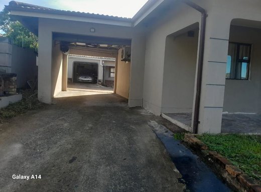 3 Schlafzimmer Haus zum Kauf in Kwadabeka