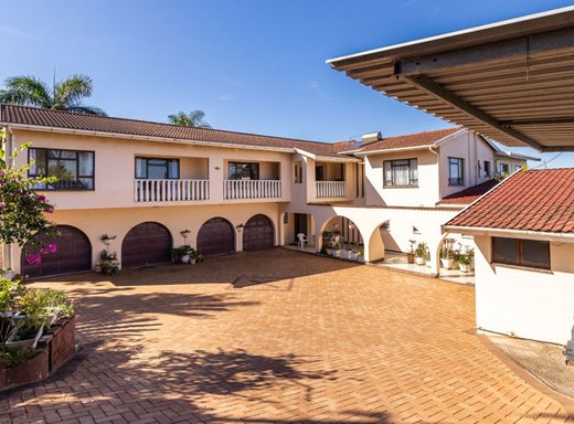 9 Schlafzimmer Haus zum Kauf in Umhlanga Central