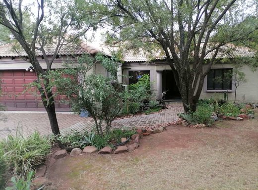 3 Schlafzimmer Haus zum Kauf in Leeuwfontein