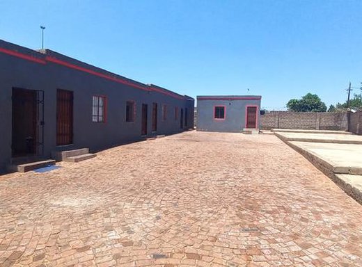 8 Schlafzimmer Haus zum Kauf in Mabopane