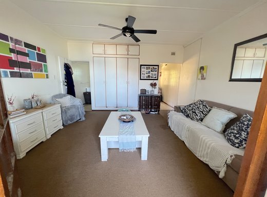 1 Schlafzimmer Wohnung zum Kauf in Uvongo Beach
