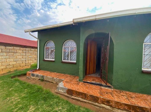 2 Schlafzimmer Haus zur Miete in Dobsonville