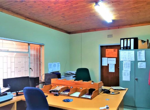 Büro zum Kauf in Polokwane