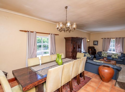 3 Schlafzimmer Haus zum Kauf in Durbanville Central