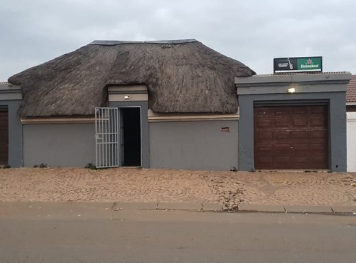 Haus zum Kauf in Tsakane