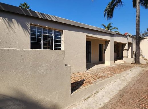8 Schlafzimmer Haus zum Kauf in Pretoria West