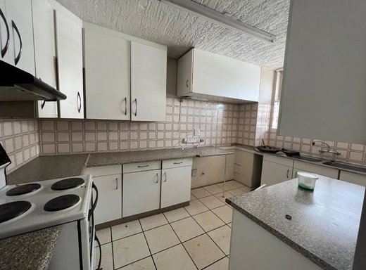 3 Schlafzimmer Wohnung zum Kauf in Rietfontein