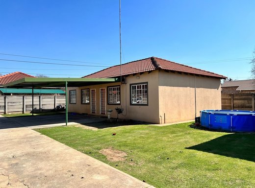 4 Schlafzimmer Cluster zum Kauf in Potchefstroom