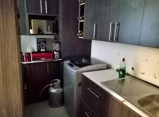 2 Schlafzimmer Etagenwohnung zum Kauf in Pretoria Central