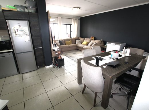 3 Schlafzimmer Wohnung zum Kauf in Modderfontein