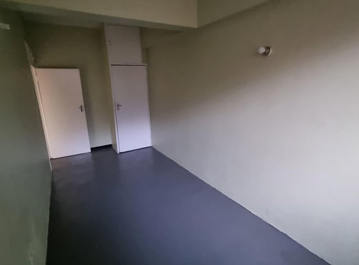 2 Schlafzimmer Etagenwohnung zur Miete in Yeoville