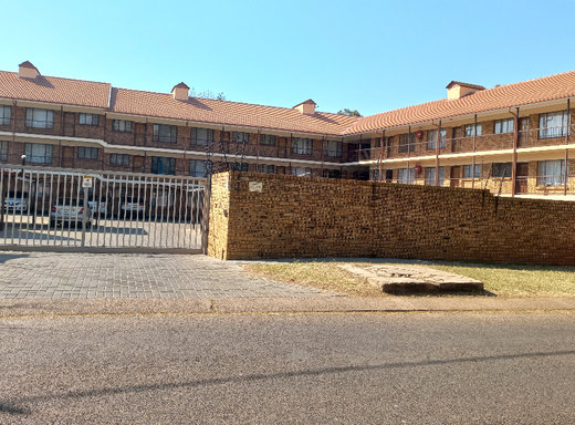 Wohnblock zum Kauf in Pretoria North