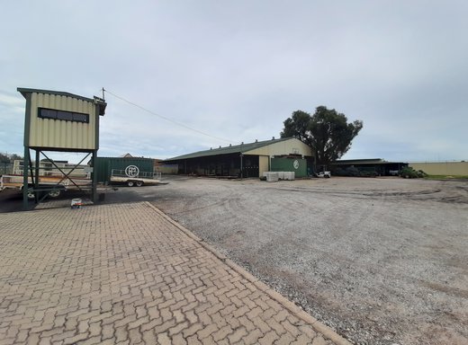 Industriefläche zum Kauf in Delmas