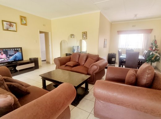 4 Schlafzimmer Haus zum Kauf in Stilfontein