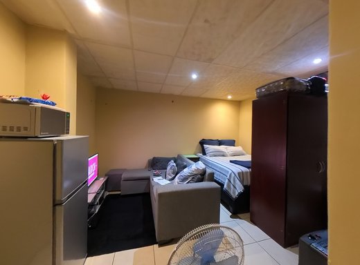 1 Schlafzimmer Etagenwohnung zum Kauf in Pretoria Central