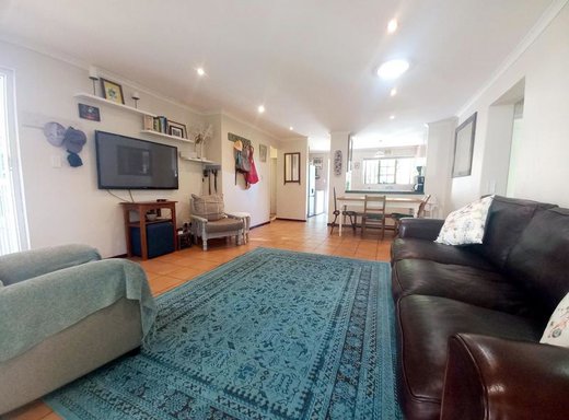3 Schlafzimmer Haus zum Kauf in Durbanville