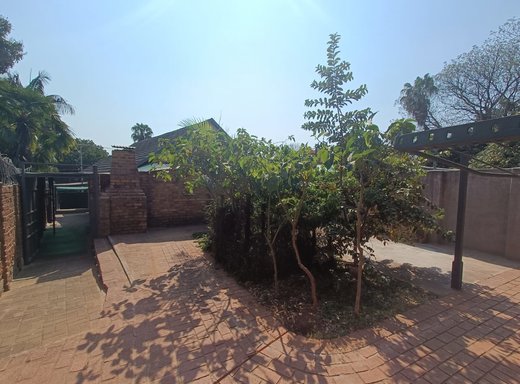 4 Schlafzimmer Haus zur Miete in Pretoria North