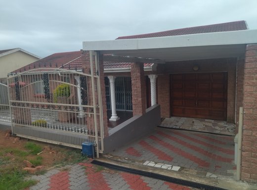 3 Schlafzimmer Haus zum Kauf in Kwamagxaki