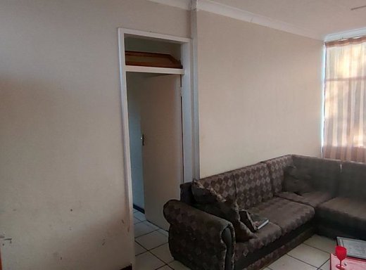 2 Schlafzimmer Wohnung zum Kauf in Klerksdorp