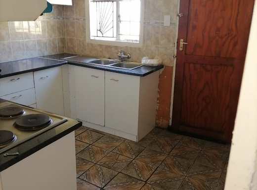 3 Schlafzimmer Haus zum Kauf in Ezibeleni