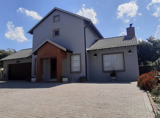 5 Schlafzimmer Haus zum Kauf in Mooikloof