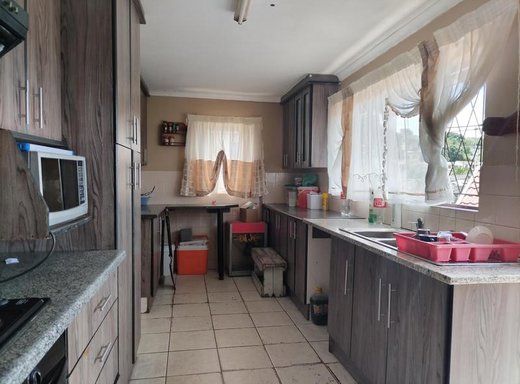 4 Schlafzimmer Haus zum Kauf in Kwandengezi
