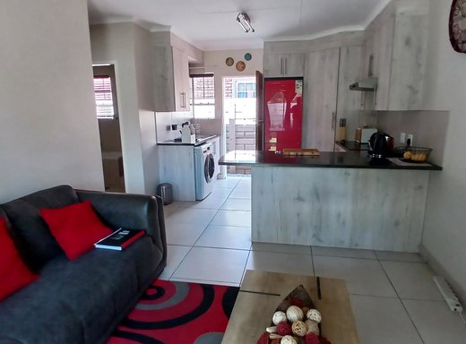 2 Schlafzimmer Haus zum Kauf in Ngwenya River Estate