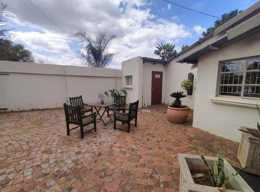 4 Schlafzimmer Haus zum Kauf in Pretoria North