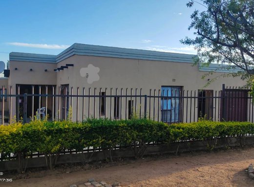4 Schlafzimmer Haus zum Kauf in Mabopane