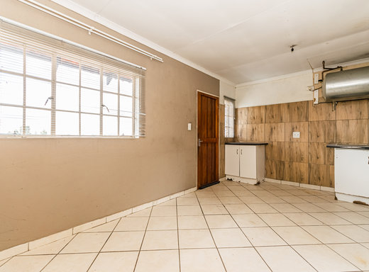 1 Schlafzimmer Wohnung zum Kauf in Randfontein Central