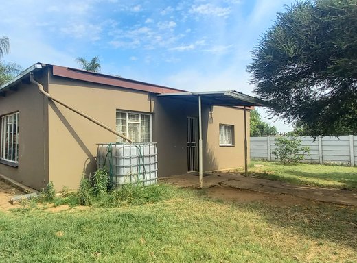 6 Schlafzimmer Haus zum Kauf in Pretoria North