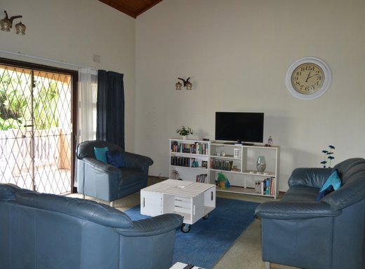 6 Schlafzimmer Haus zum Kauf in Uvongo Beach