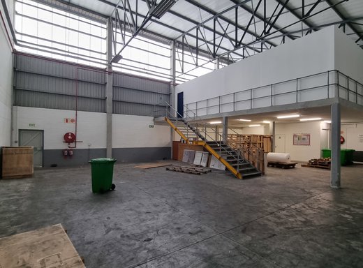 Lagerhalle zur Miete in Airport Industria