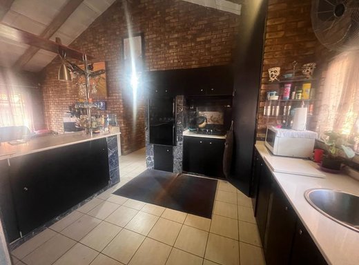 5 Schlafzimmer Doppelhaushälfte zum Kauf in Pretoria Gardens