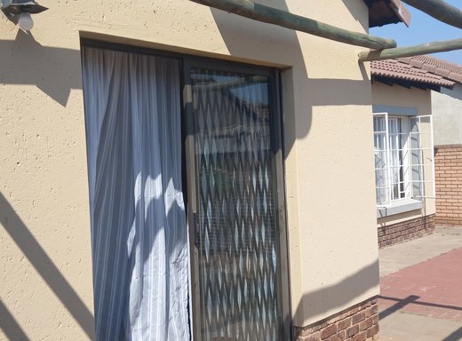 3 Schlafzimmer Luxusanwesen zum Kauf in Pretoria North