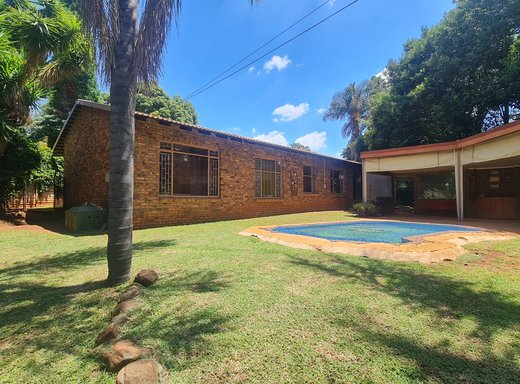 5 Schlafzimmer Haus zum Kauf in Garsfontein
