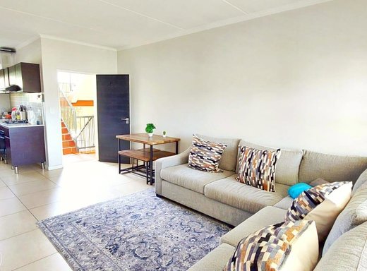 2 Schlafzimmer Wohnung zum Kauf in Kyalami Hills