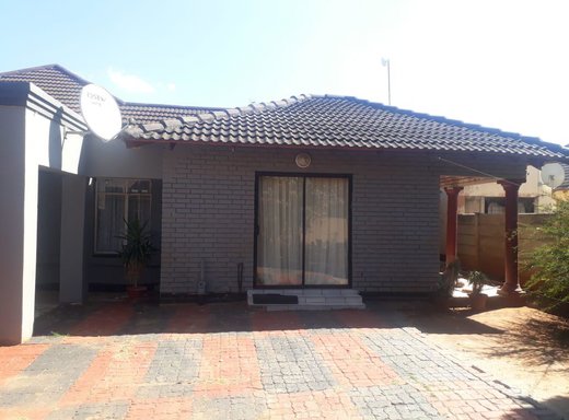 11 Schlafzimmer Haus zum Kauf in Stilfontein