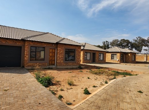 2 Schlafzimmer Haus zum Kauf in Daggafontein