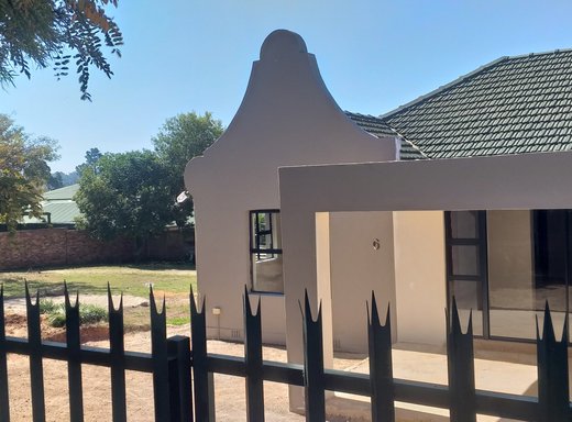 2 Schlafzimmer Haus zur Miete in Modderfontein