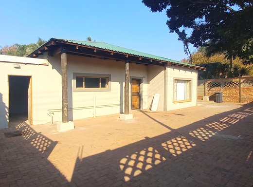 5 Schlafzimmer Haus zum Kauf in Pretoria North